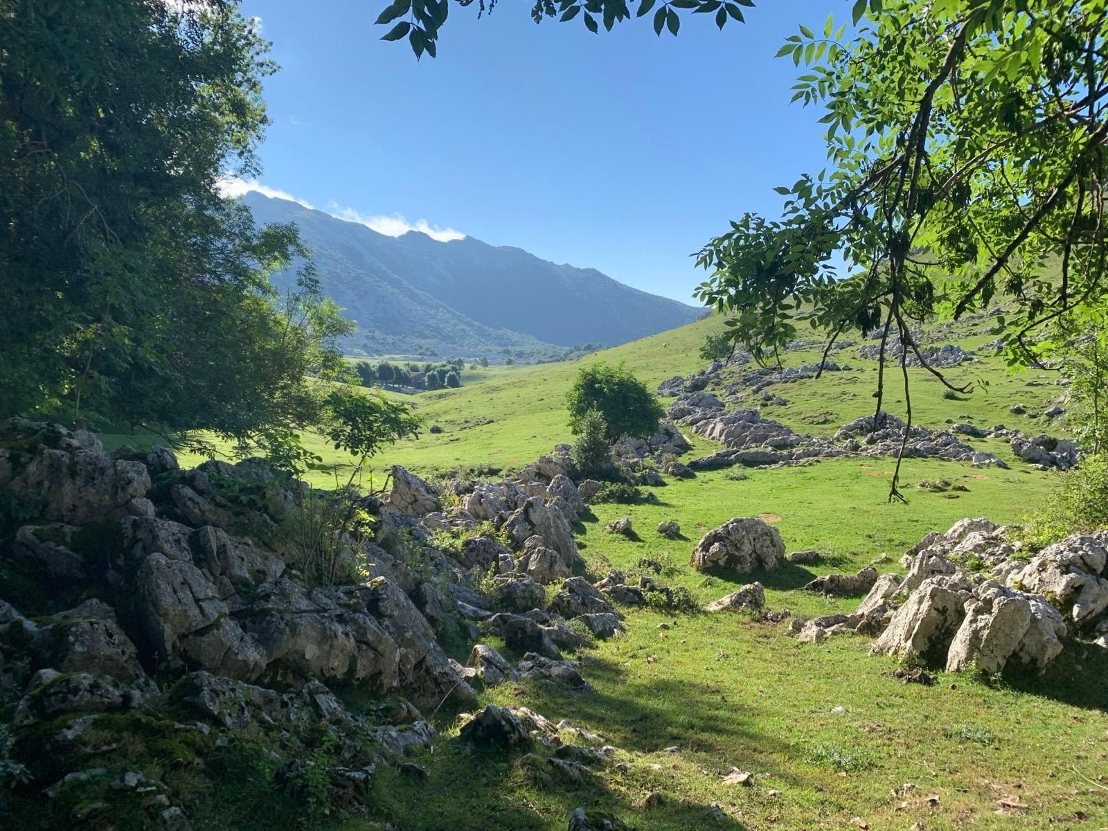 Rutas al Collado del Asón y Sierra de Hormija (Cantabria).